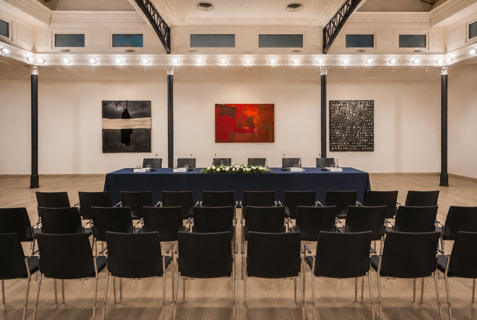 Studio Liberty — tavolo dei relatori e platea allestiti per una presentazione, Roma centro