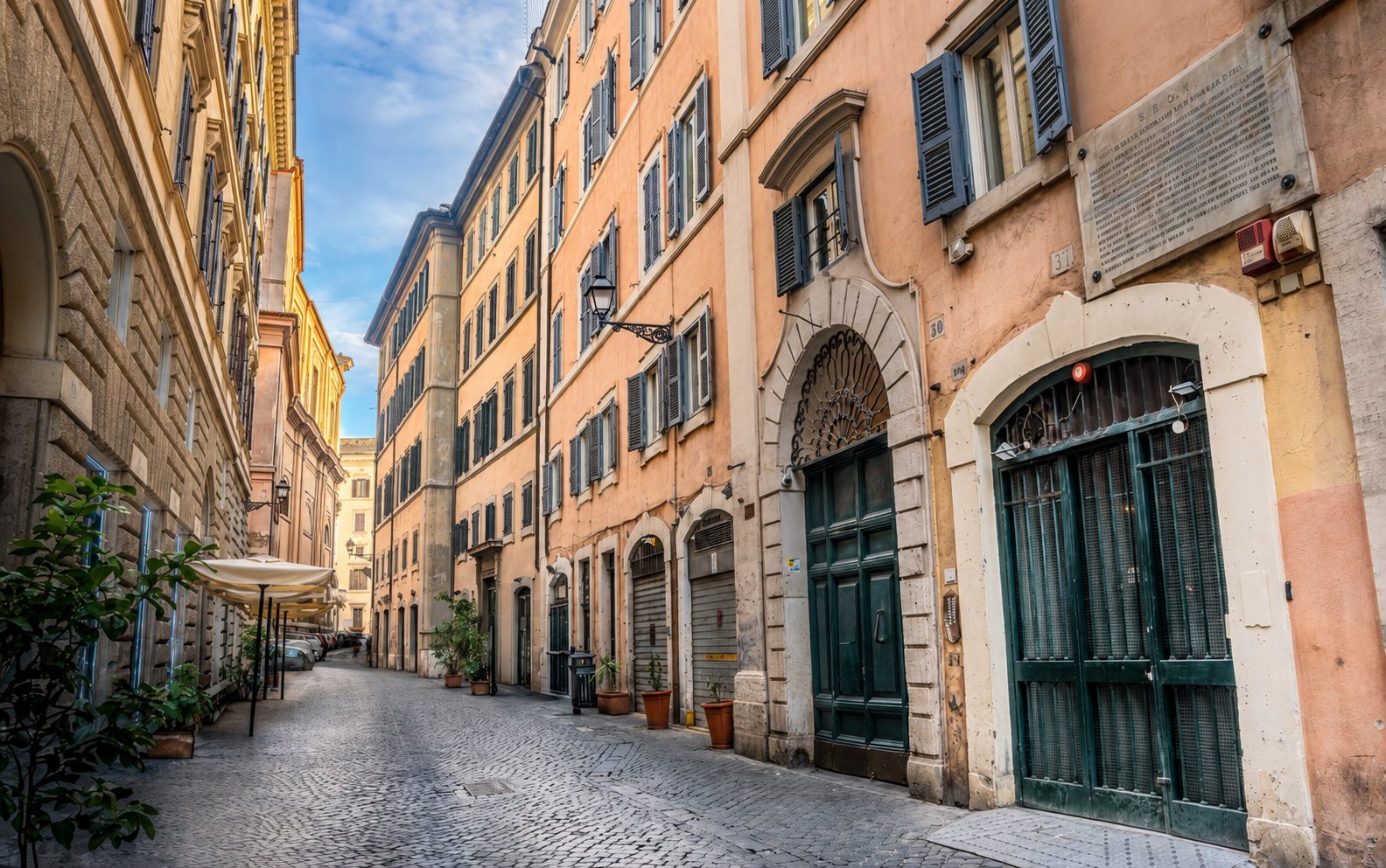 Studio Liberty — via del Monte della Farina, strada selciata del centro storico di Roma