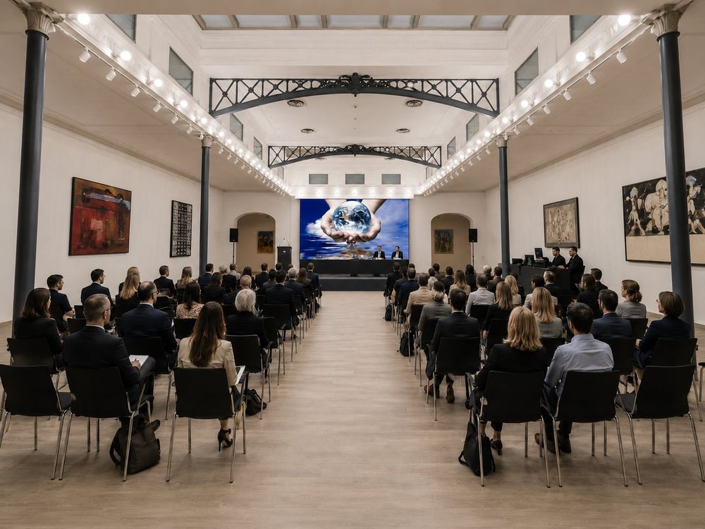 Studio Liberty — convegno con sala piena e proiezione sul maxischermo